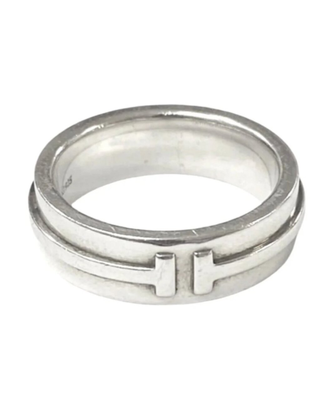 💙 #tiffanyandco #stackingrings #luxuryjewelry #minimalistjewelry #quietluxury🩵